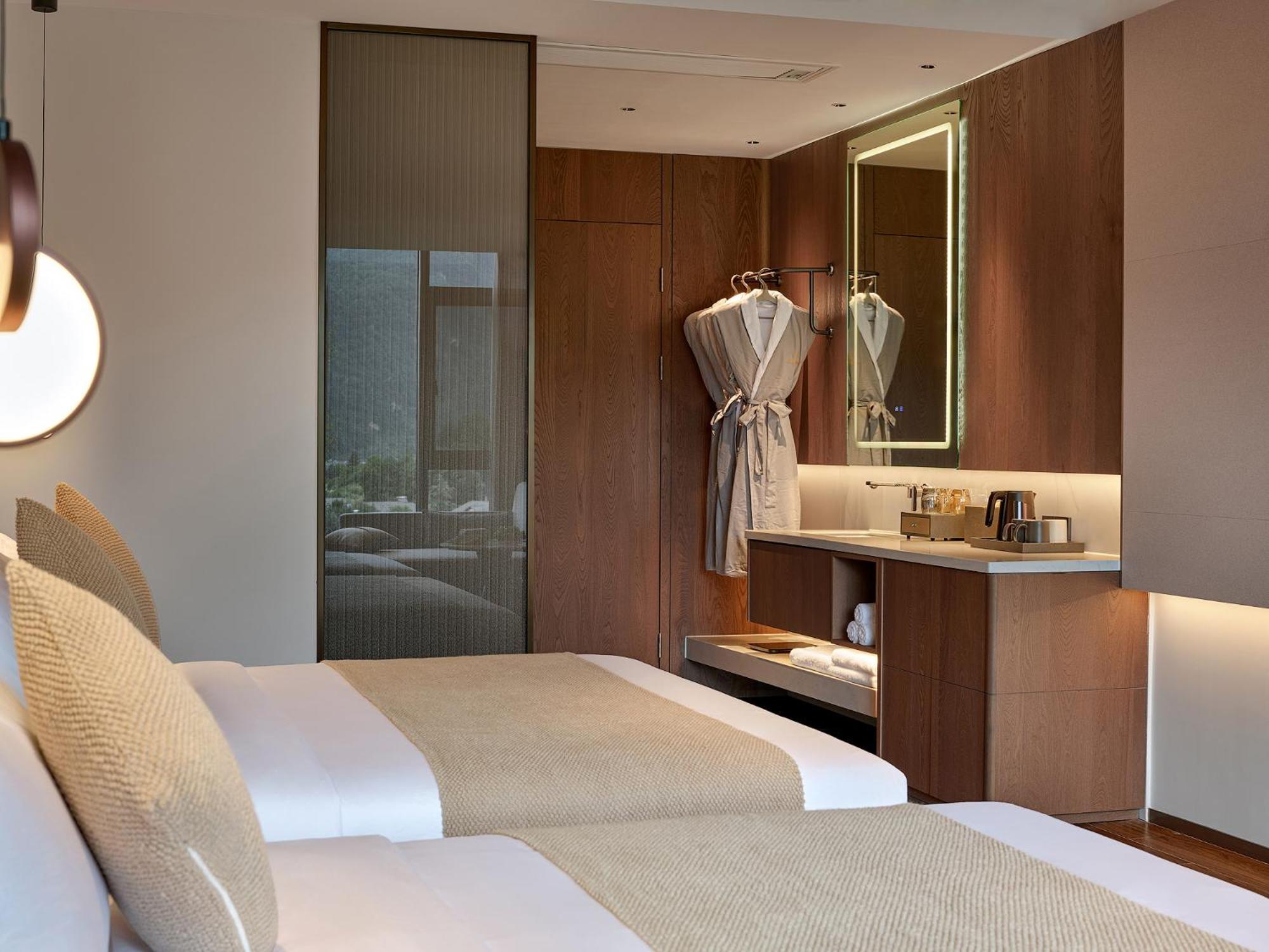 Zhangjiajie Utopia Hotel--Free One Way Pick Up Service Over 2 Nights Exterior photo