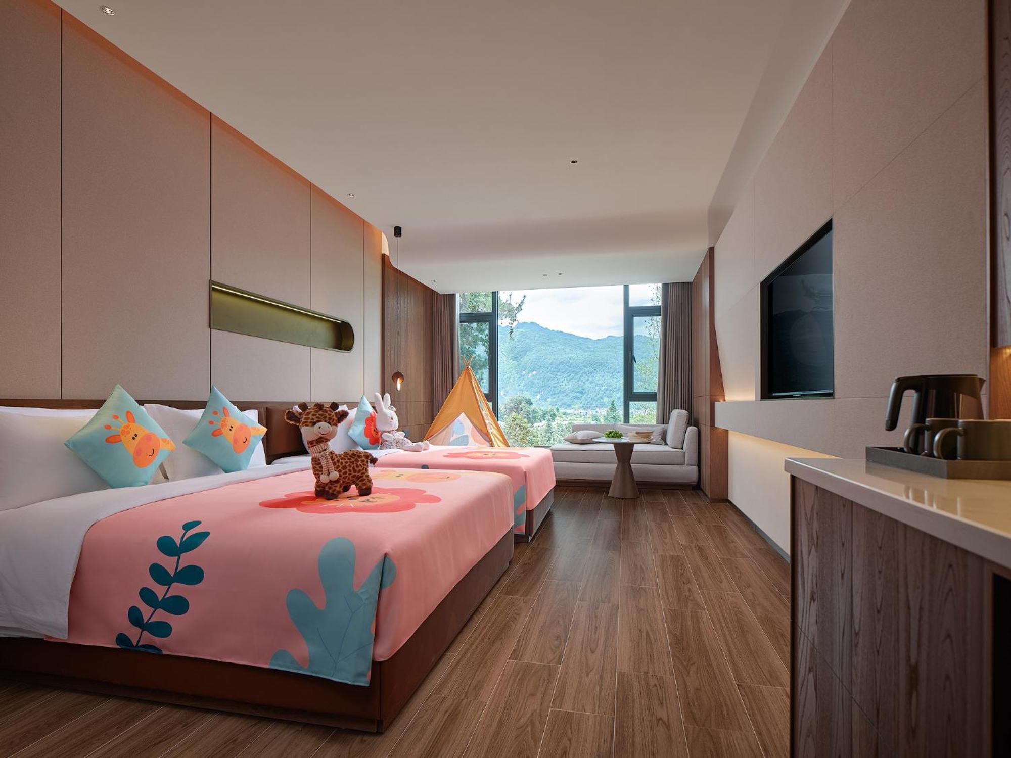 Zhangjiajie Utopia Hotel--Free One Way Pick Up Service Over 2 Nights Exterior photo
