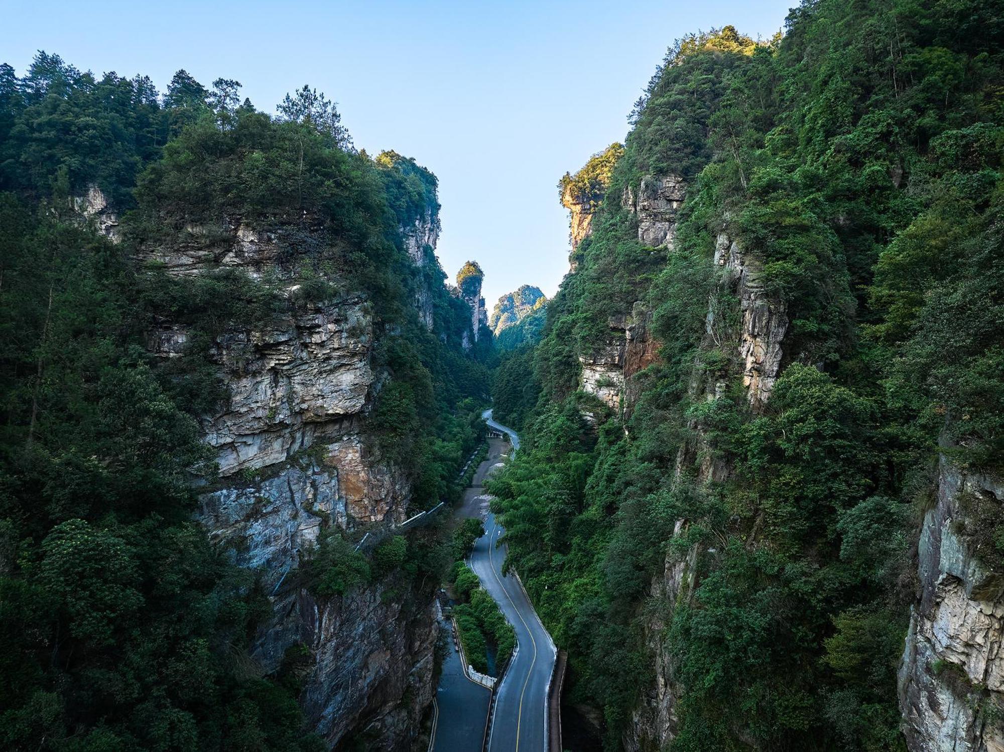 Zhangjiajie Utopia Hotel--Free One Way Pick Up Service Over 2 Nights Exterior photo