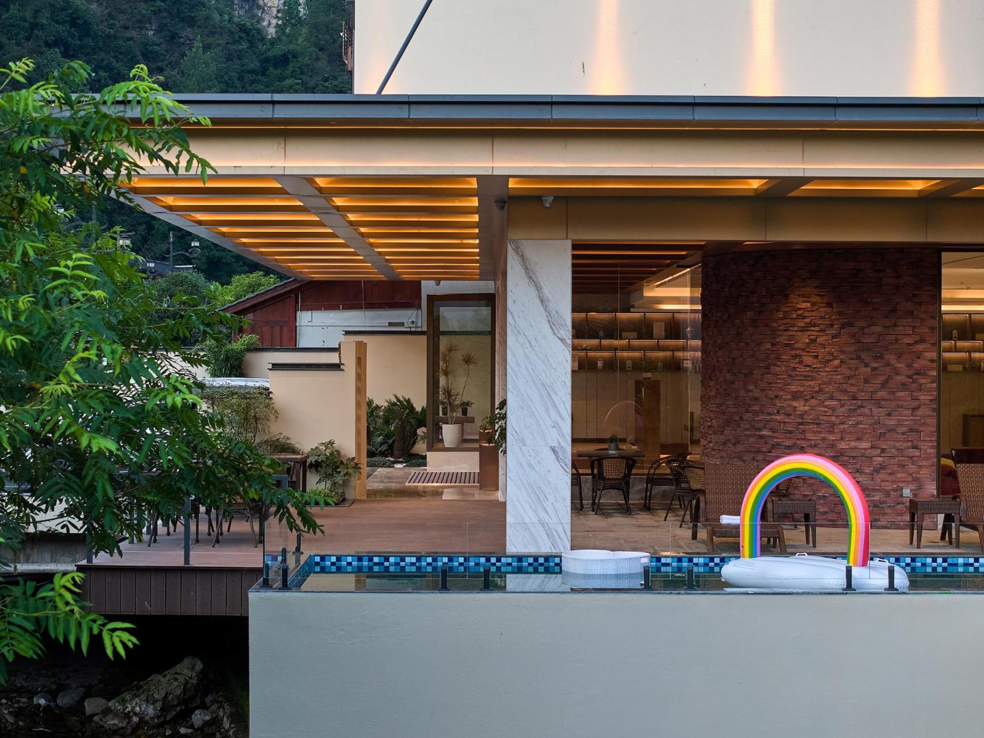 Zhangjiajie Utopia Hotel--Free One Way Pick Up Service Over 2 Nights Exterior photo